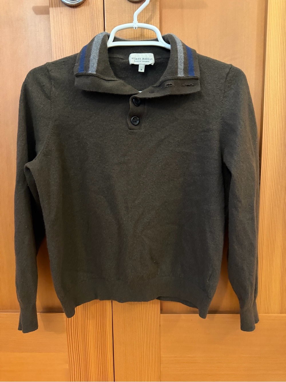 Neiman Marcus Women’s Brown Crewneck Sweater with Blue-Trim Collar